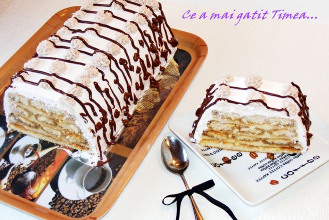 Desert tort de piscoturi cu crema de vanilie