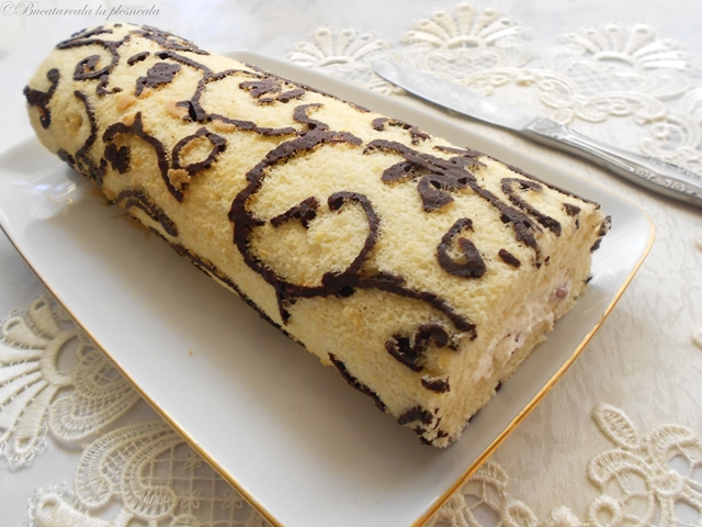 Swiss roll cu mascarpone, rodie si goji 