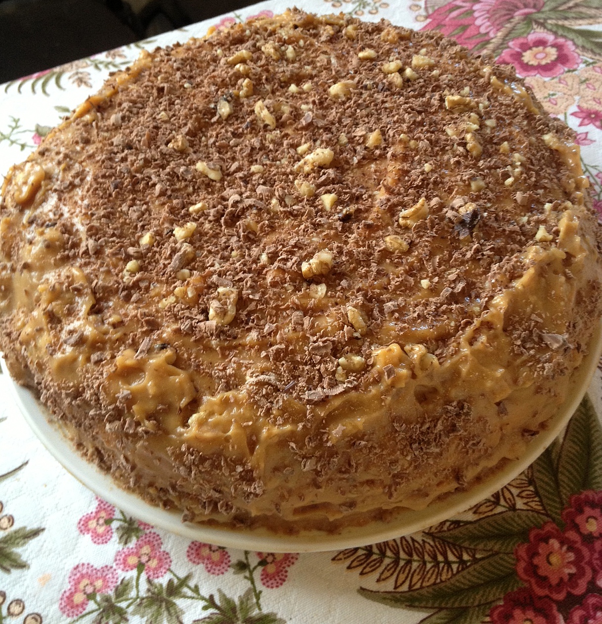 Tort cu dulceata de capsuni, budinca de  vanilie si crema de caramel:)