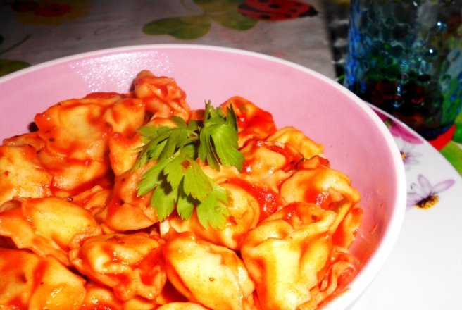 Tortellini in suc de rosii