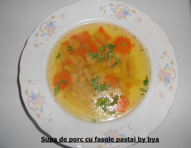 Supa de porc cu fasole pastai