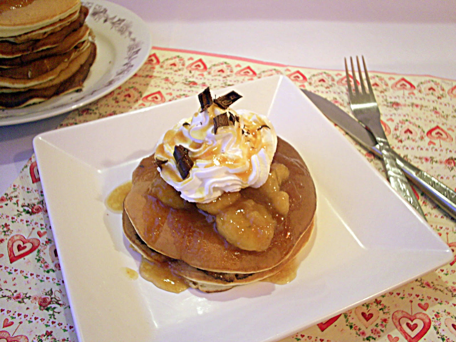 Pancakes cu banane caramelizate