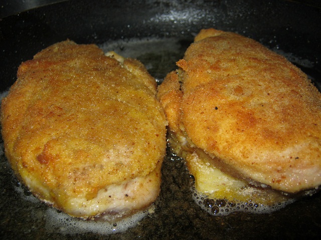Cordon bleu din piept de pui