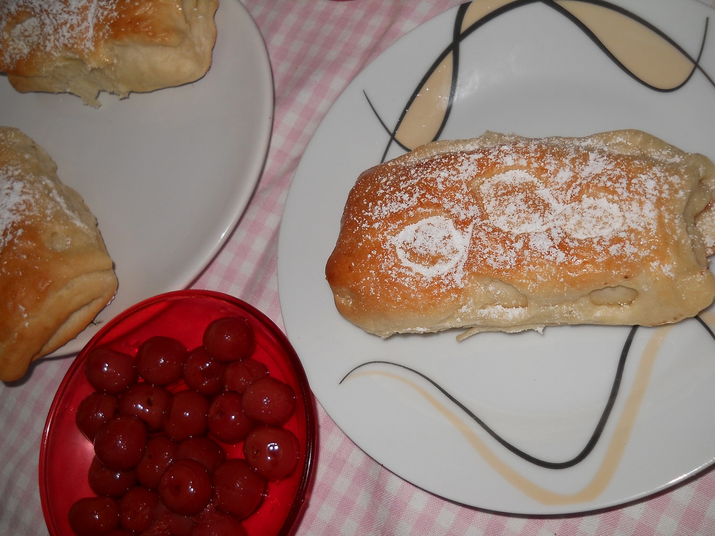 Strudel cu visine