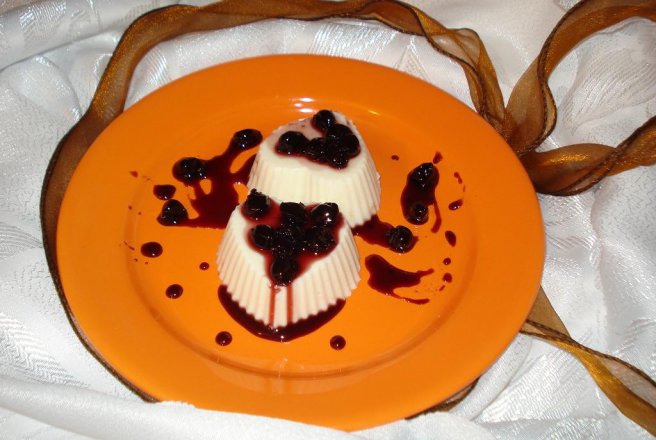 Panna cotta cu dulceata de cirese amare