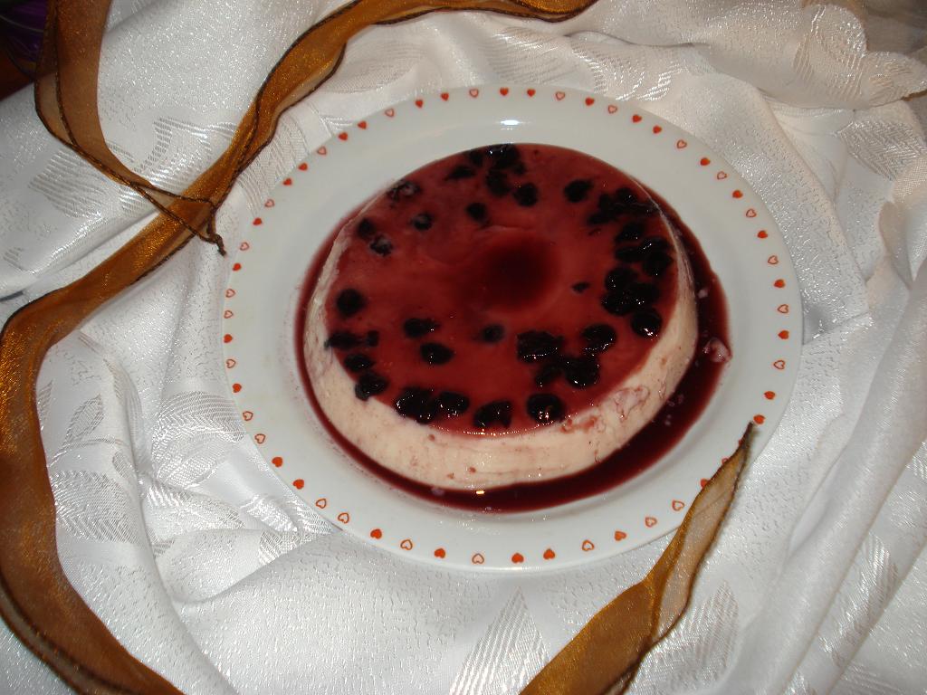 Panna cotta cu dulceata de cirese amare