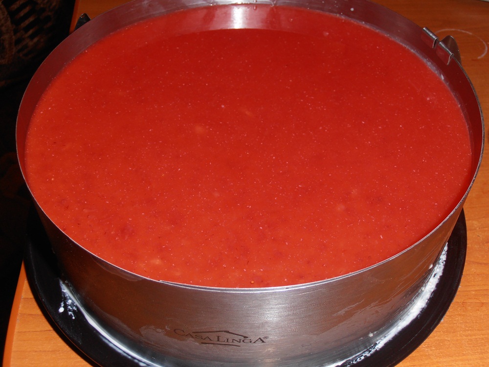 Tort panna cotta cu jeleu de capsuni