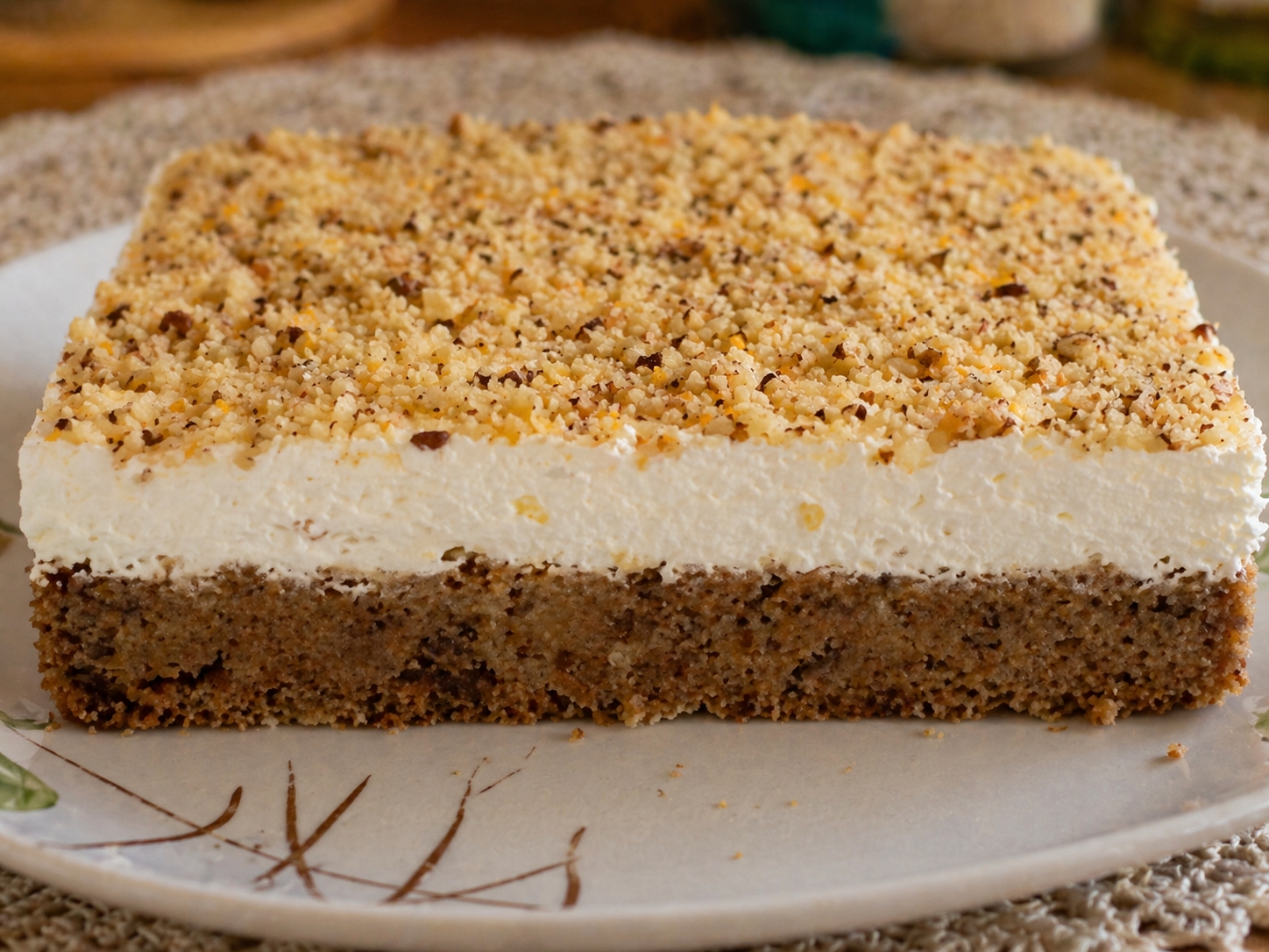 Prajitura cu nuca si frisca