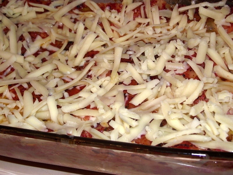 Lasagna cu branza de vaci si suc de rosii