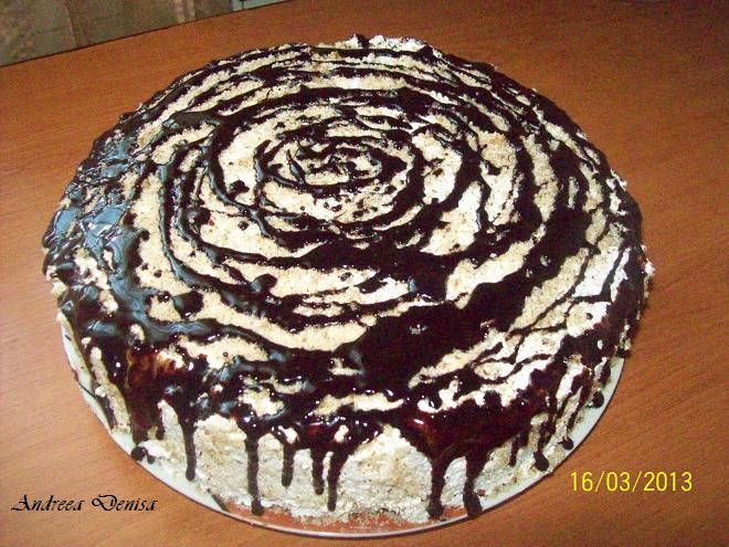 Tort cu nuca,ciocolata si frisca