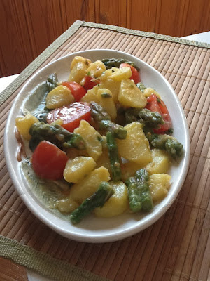 Salata de sparanghel verde si cartofi