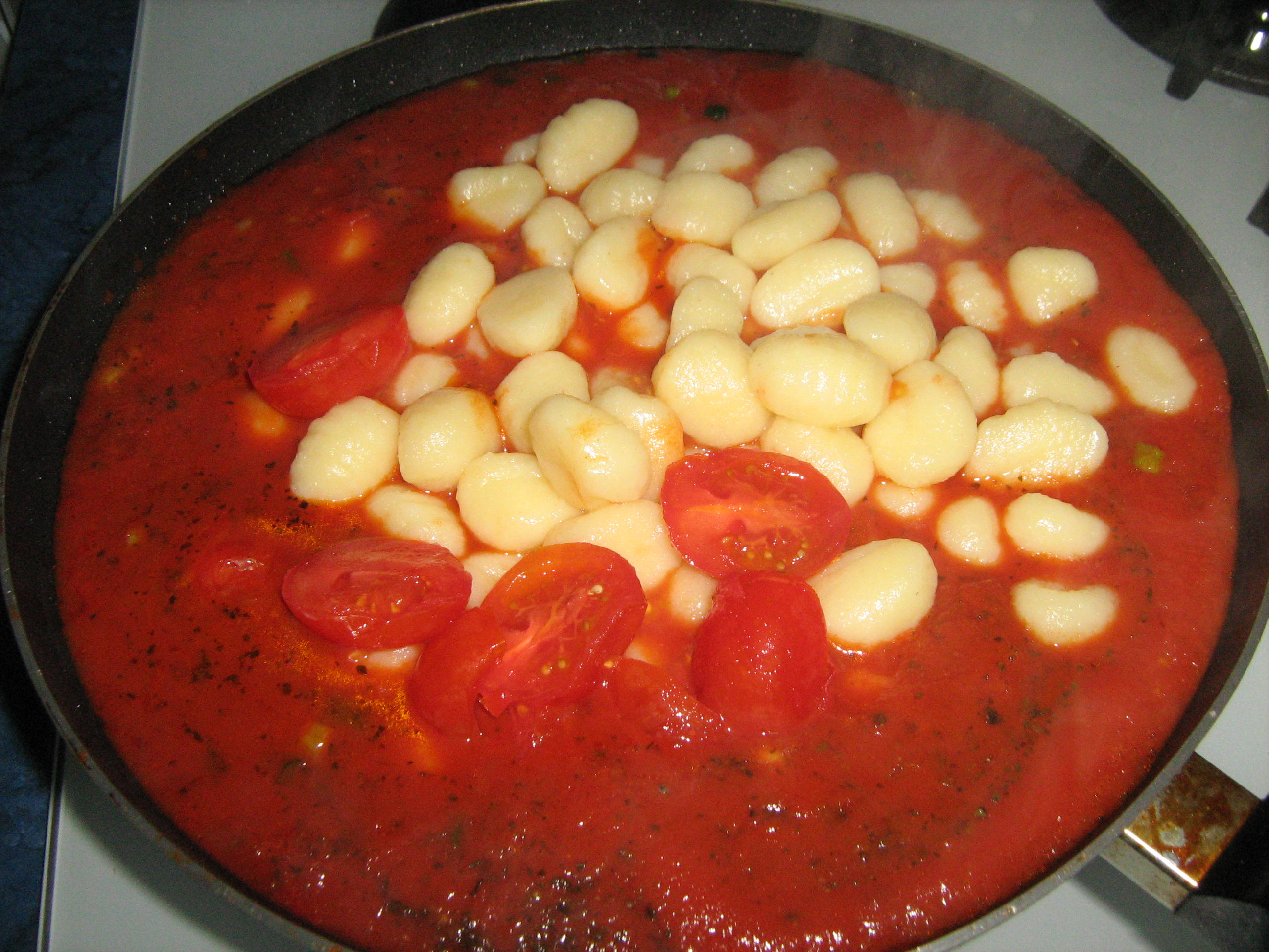 Gnocchi cu sos de rosii