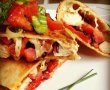 Quesadilla cu ardei copt, ceapă caramelizată și curcan-9