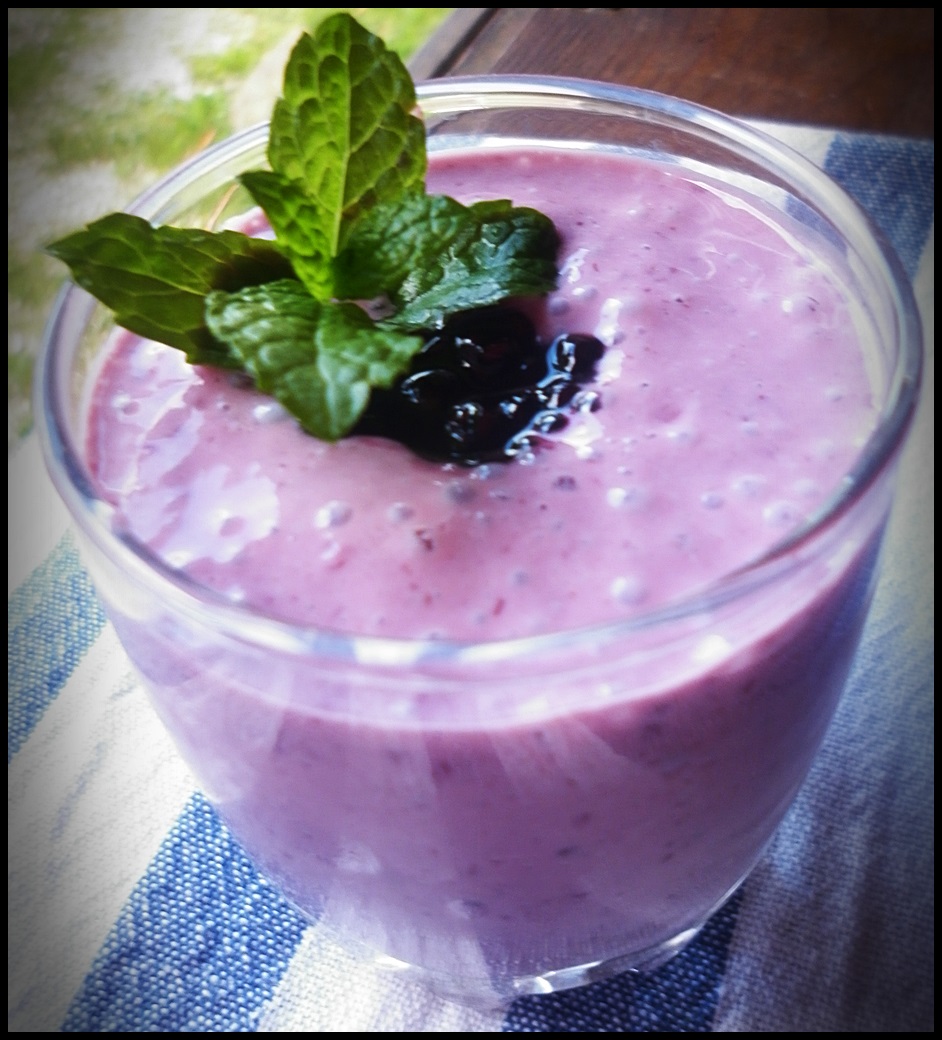 Smoothie cu dulceata din boabe de soc