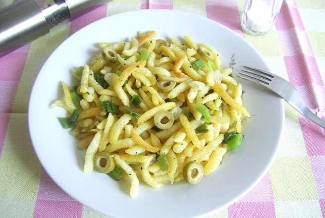 Spätzle la tigaie cu ceapa si masline