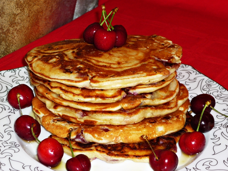 Pancakes cu cirese si rom