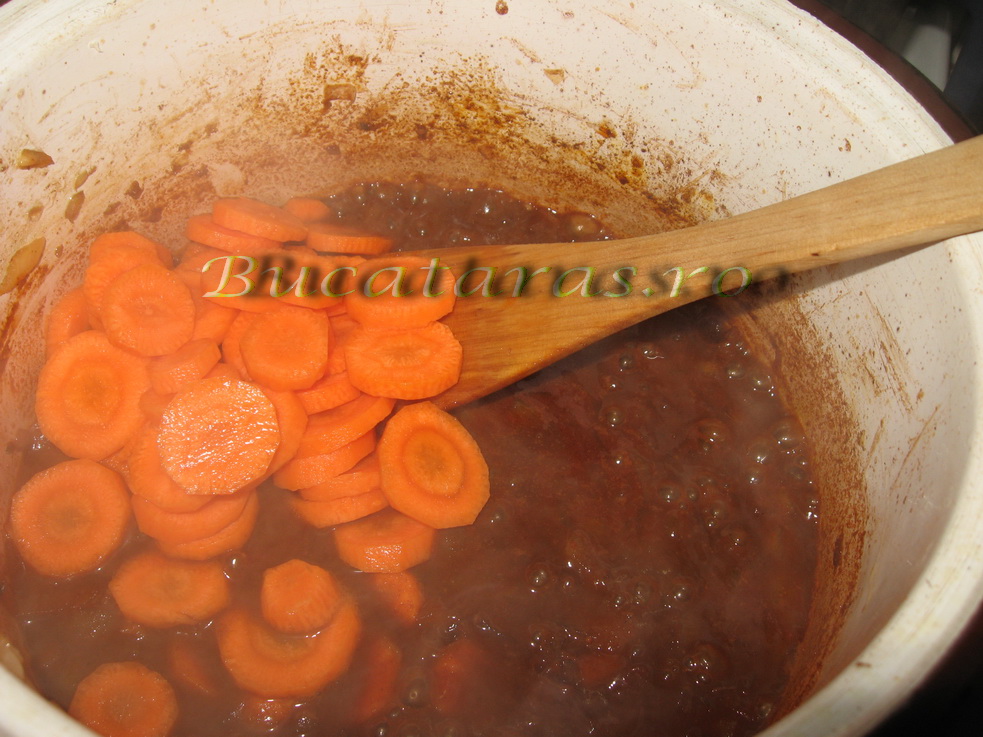 Gulas unguresc cu carne de vitel