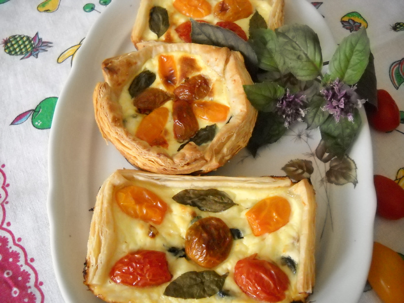 Mini quiche cu rosii si masline