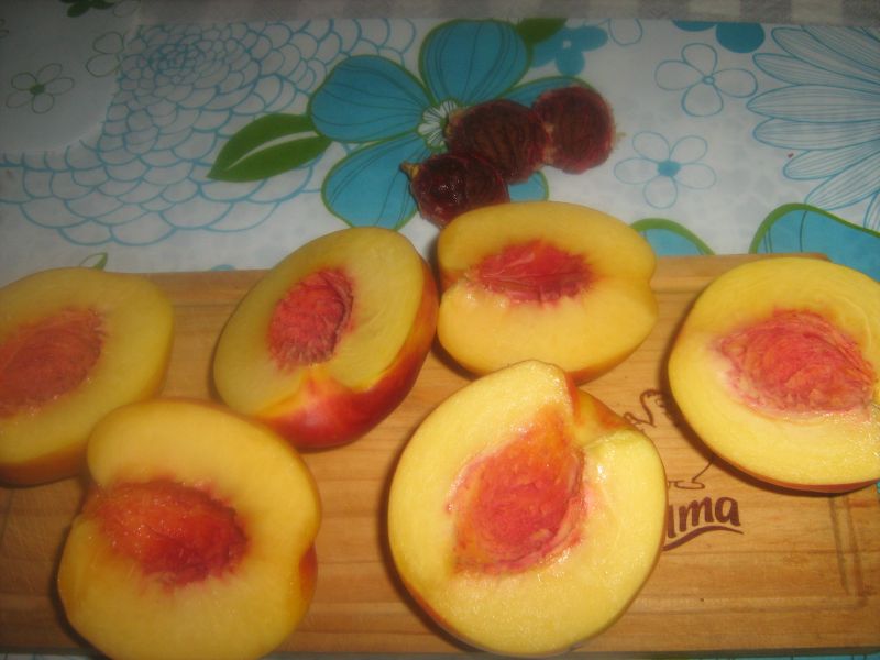 Tarta cu nectarine si dulceata de gutui