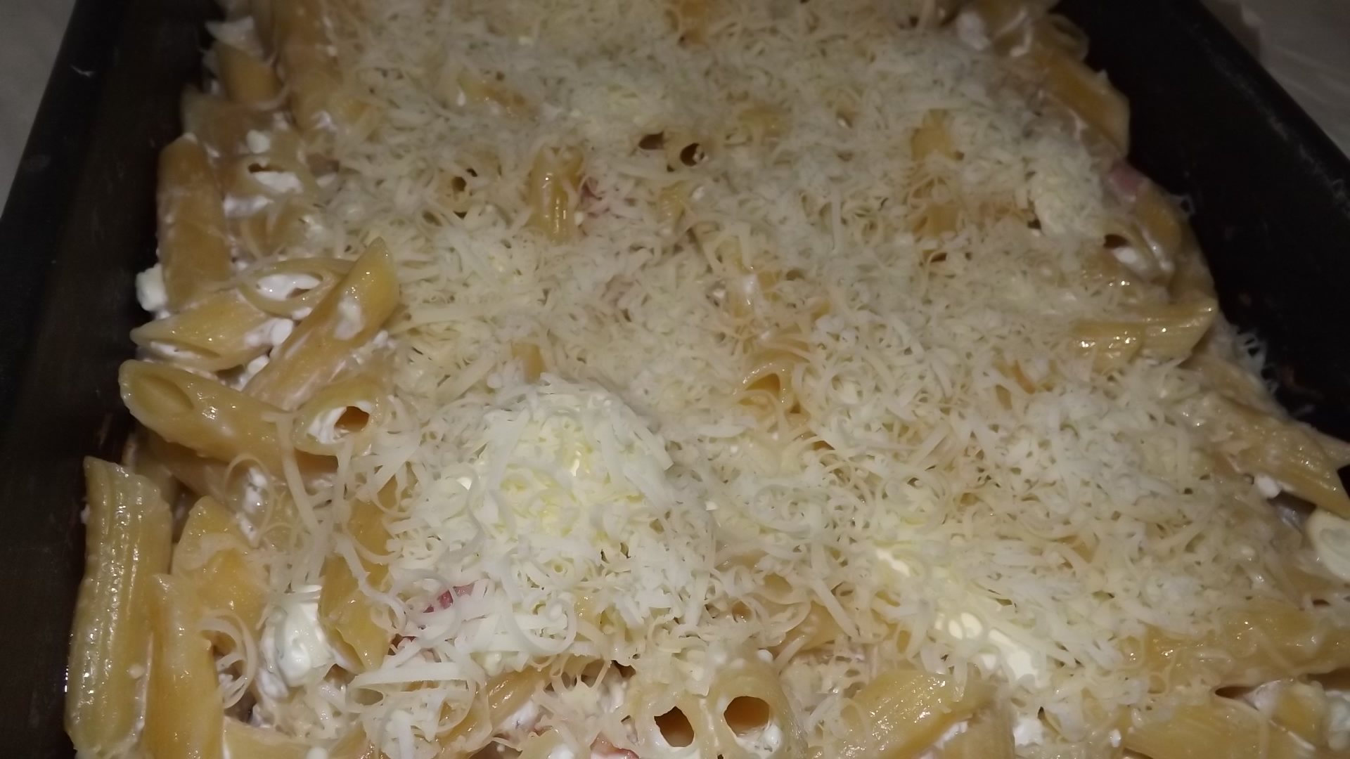 Penne cu bacon si ceva fin de la Delaco