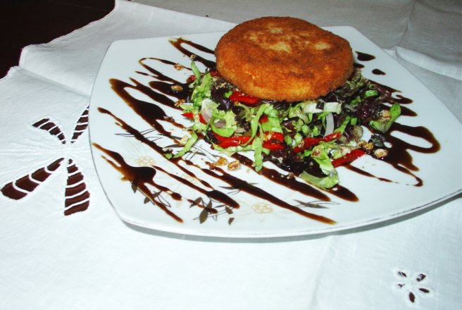 "Goat Cheese Salad" - Salata cu branza de capra (pane)