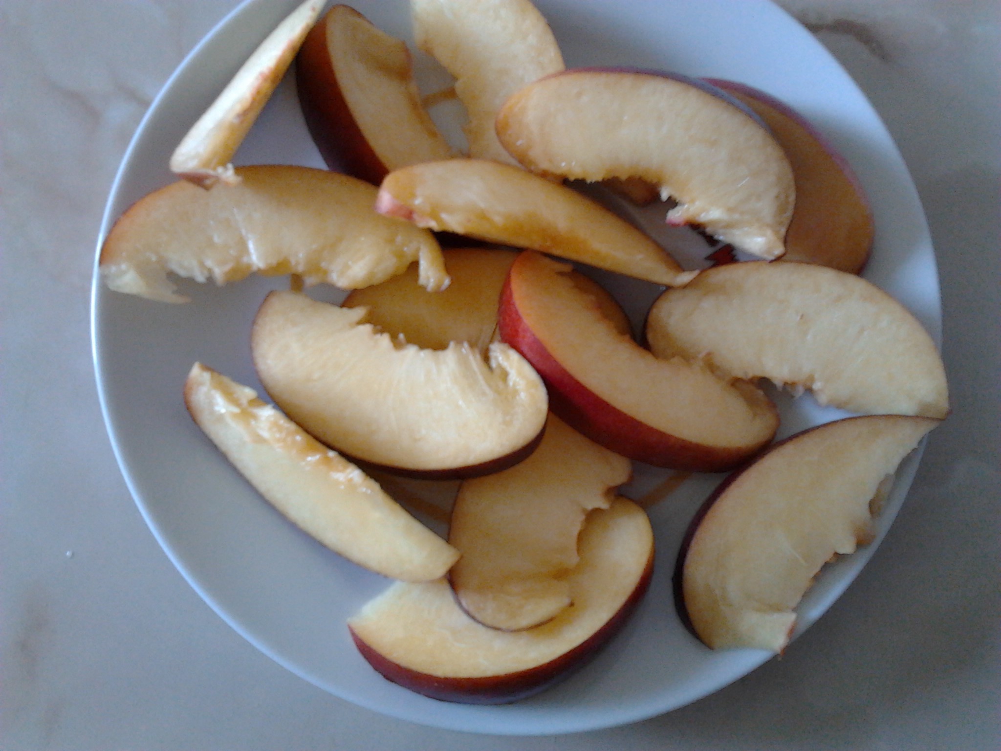 Orez cu lapte si nectarine caramelizate