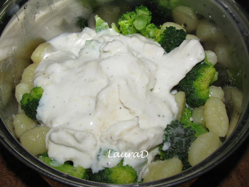 Gnocchi cu broccoli si branza albastra