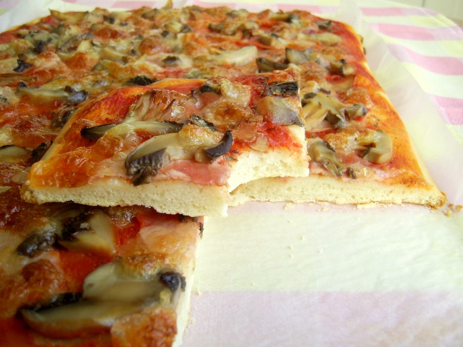 Pizza prosciutto e funghi