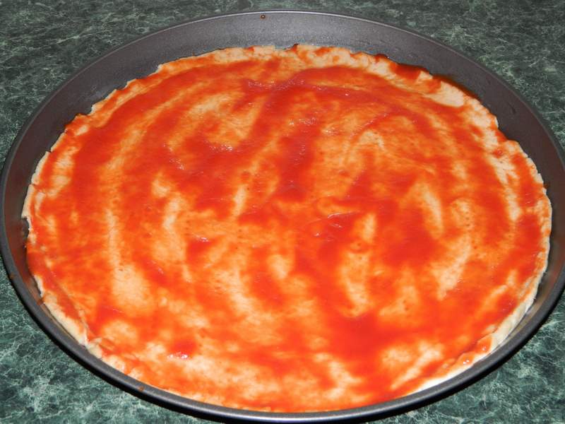 Pizza cu costita si ciuperci