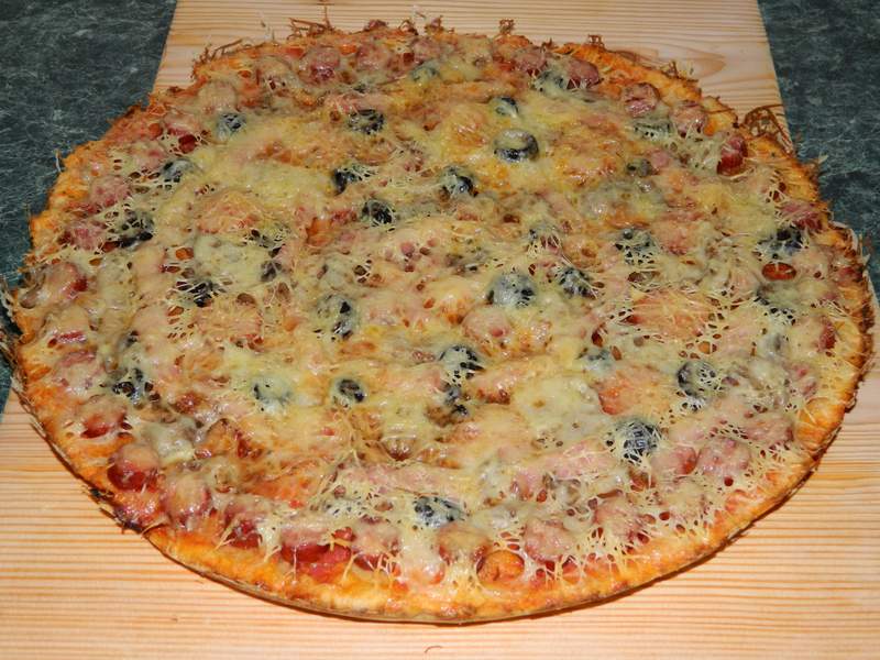 Pizza cu costita si ciuperci