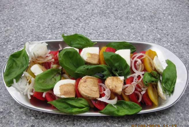 Salata de tomate cu mozzarella