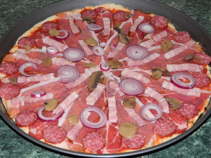 Pizza cu de toate (motaneasca)