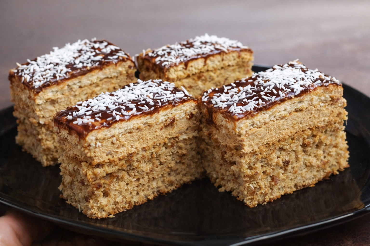 Desert prajitura cu crema de ness si nuca reteta delicioasa