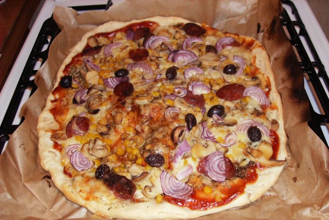 Pizza cu blat crocant