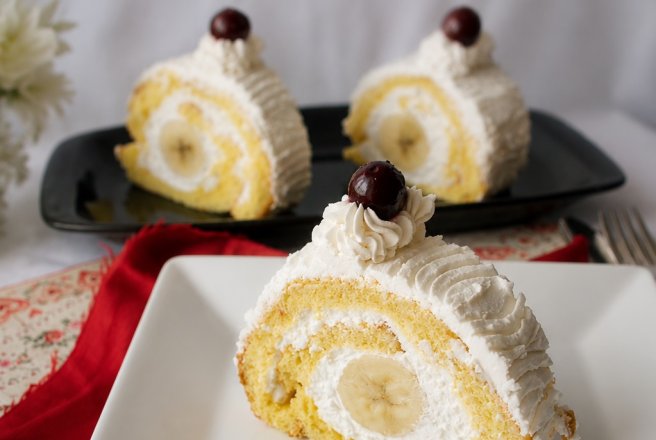 Rulada cu crema de branza si banane