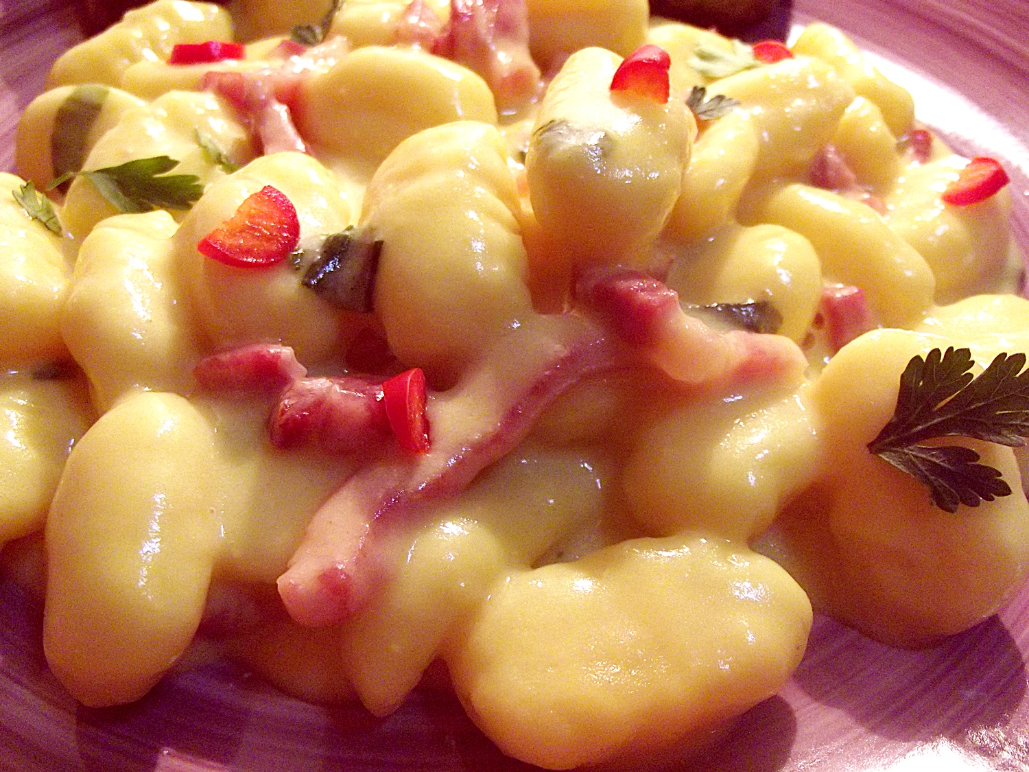 Gnocchi cu bacon şi sos de smântână, reţeta simplă, foarte rapidă, săţioasă şi foarte gustoasă