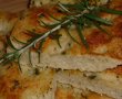 Focaccia cu usturoi si parmezan - Reteta delicioasa pentru paine aromata-0