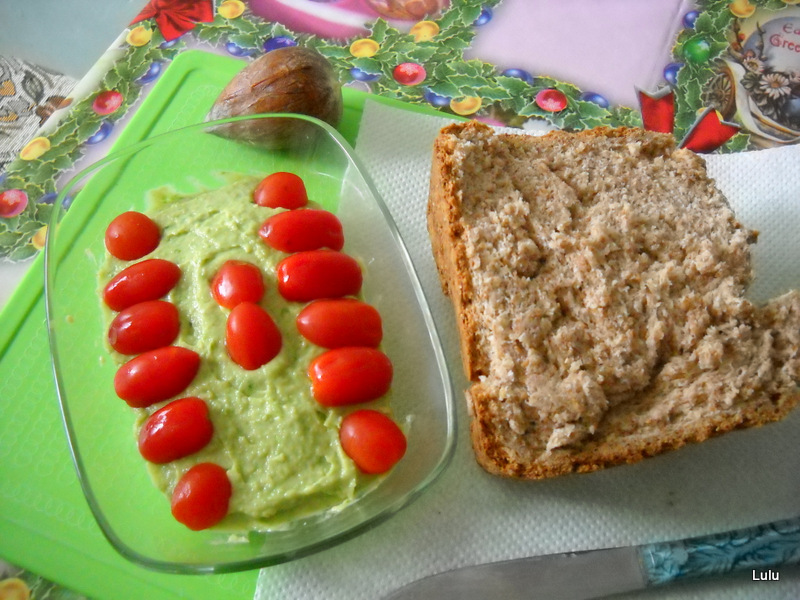 Salata de avocado