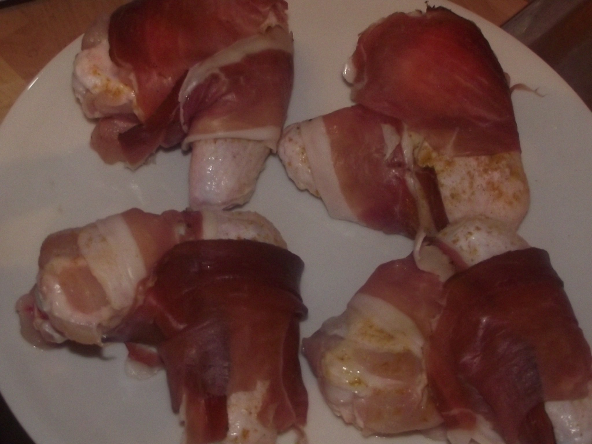 Aripioare de pui cu prosciutto