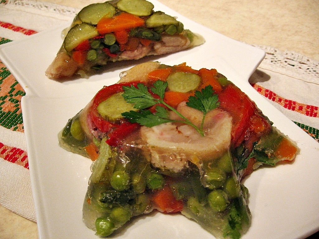 Legume asortate si carne de porc in aspic