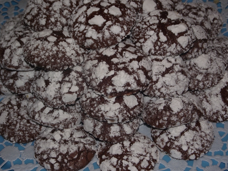 Fursecuri cu ciocolata si nuca (chocolate crinkles)