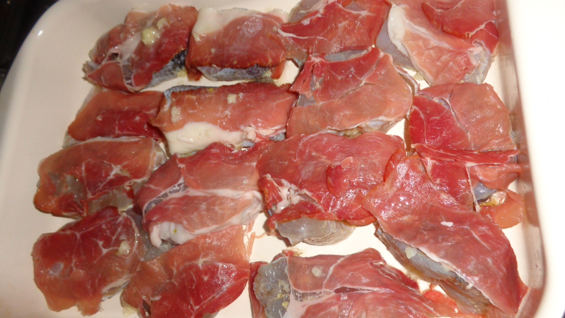 Salau cu crusta  de prosciutto