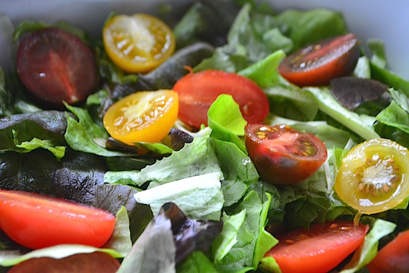 Salata cu pui in sos de portocale