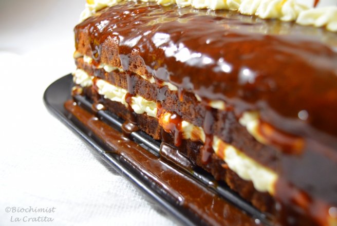 Tort cu caramel si crema de branza