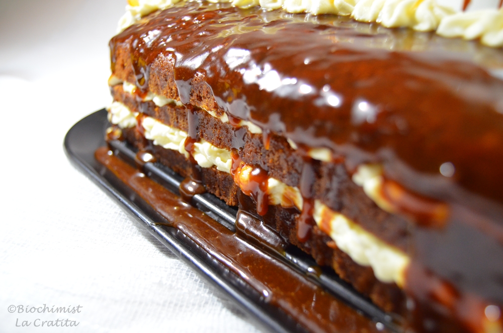 Tort cu caramel si crema de branza