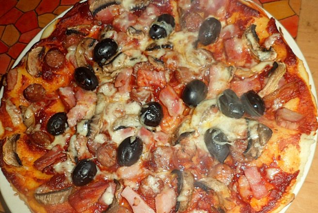 Pizza delicioasa cu aluat fara framantare