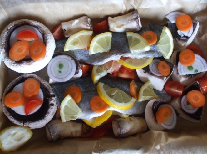 Pastrăv cu legume la cuptor