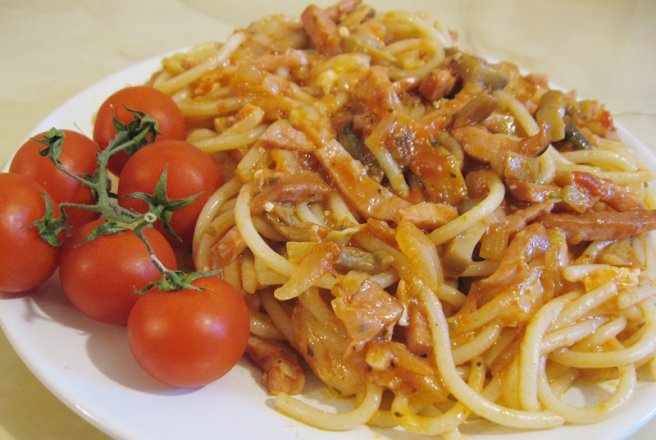 Spaghete cu muschiulet de porc si ciuperci