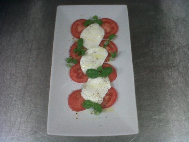 Salata Caprese (rosii si mozarella)