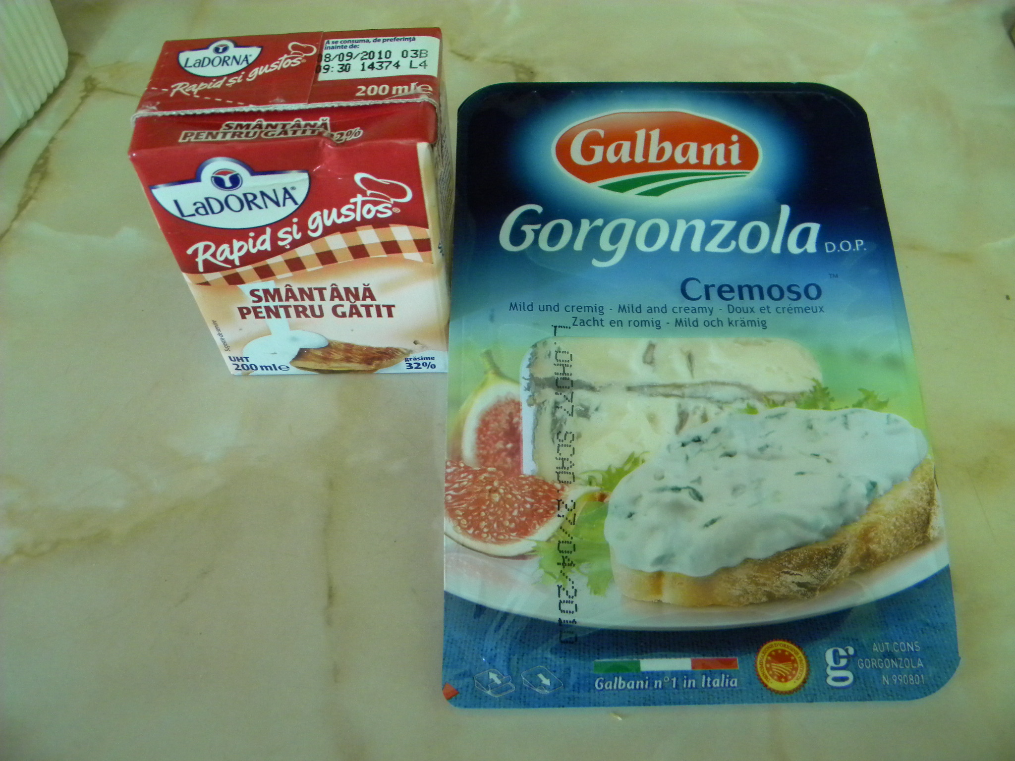 Antricot de manzat cu sos gorgonzola